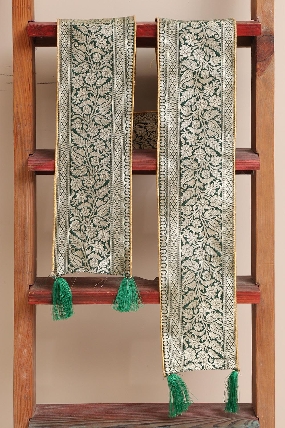 Luxurion World Customised Royal Swagat Stole/Dupatta – Elegant and Luxurious Green Banarasi Silk Stole With a Beautifully Matching Tassel for Welcoming Guests at Weddings, Anniversaries or Grand Celebratory Occasions - Luxurion World