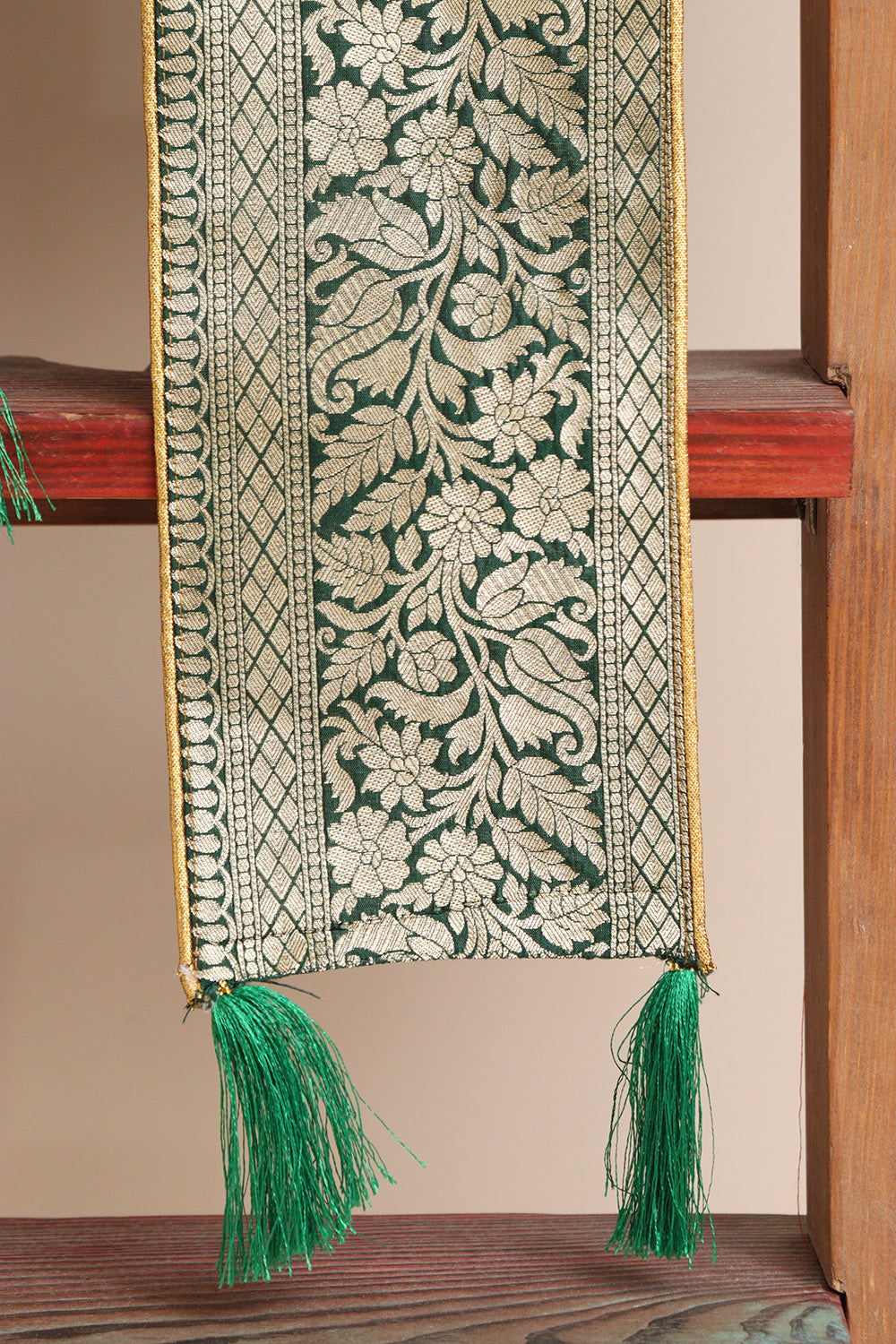 Luxurion World Customised Royal Swagat Stole/Dupatta – Elegant and Luxurious Green Banarasi Silk Stole With a Beautifully Matching Tassel for Welcoming Guests at Weddings, Anniversaries or Grand Celebratory Occasions - Luxurion World