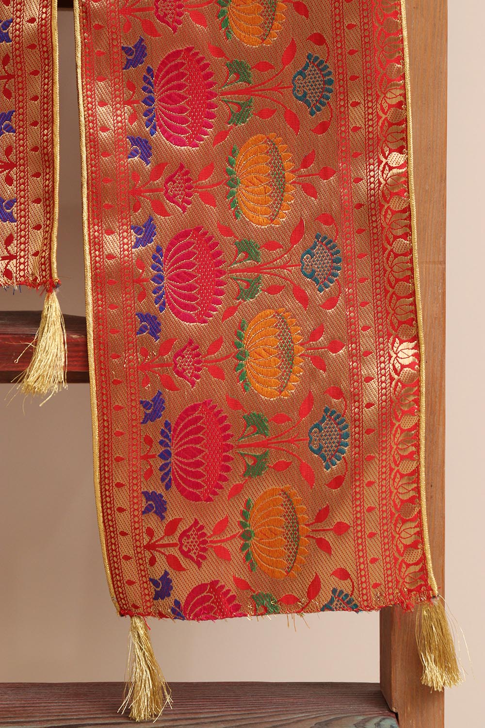 Divya India Customised Swagat Stole/Dupatta  Red Paithani Silk Flower Design Stole With a Beautifully Matching Tassel for Welcoming Guests at Weddings, Anniversaries or Grand Celebratory Occasions - Divya India